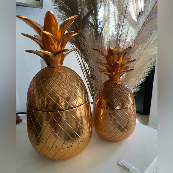 Metal pineapples with lids - Picture 1 of 3